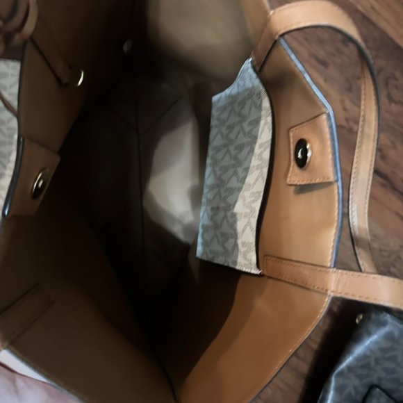 Michael Kors Medium Tall Tote Bag - Picture 5 of 7